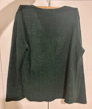 Jersey verde con detalles dorados