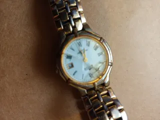 Reloj Lotus Dorado y Plateado