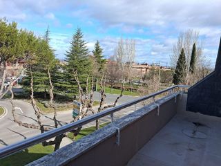 Casa adosada en alquiler en Zona Avenida Europa en Pozuelo de Alarcón