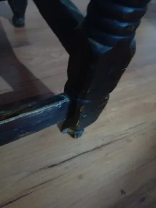 Silla antigua de madera