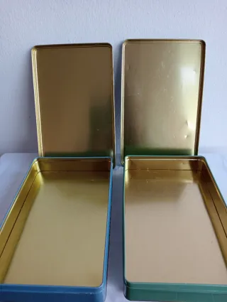 Scatole di latta con stampe artistiche