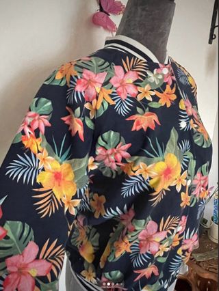 Chaqueta Bomber Estampado Tropical