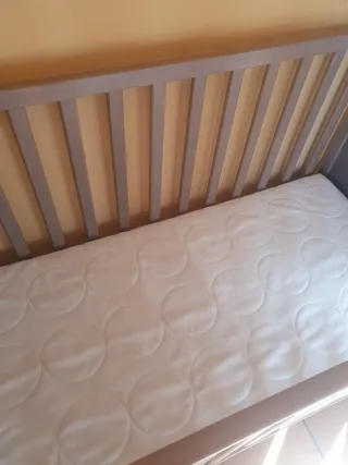Cuna bebé con colchón sin usar