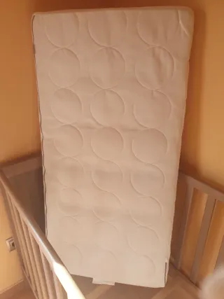 Cuna bebé con colchón sin usar