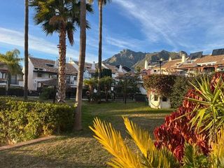 Casa adosada en alquiler en Las Cancelas - Valdeolletas en Marbella