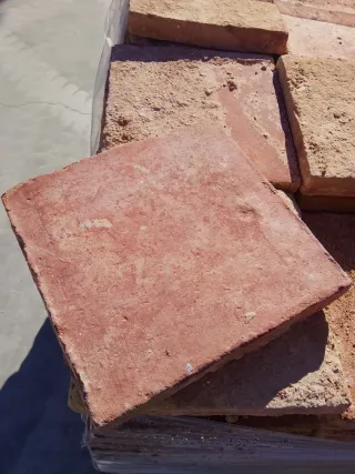 Baldosa de barro antigua