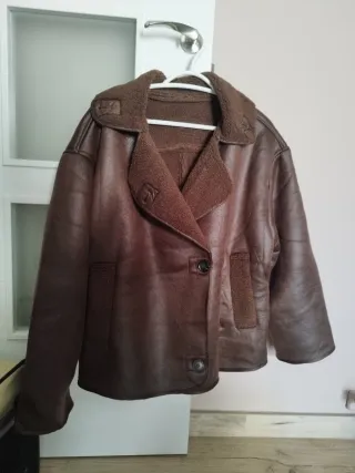 Chaqueta efecto piel marrón