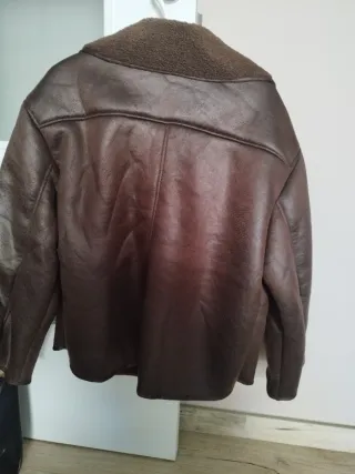 Chaqueta efecto piel marrón