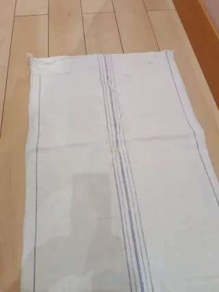 Saco de lino antiguo con rayas moradas