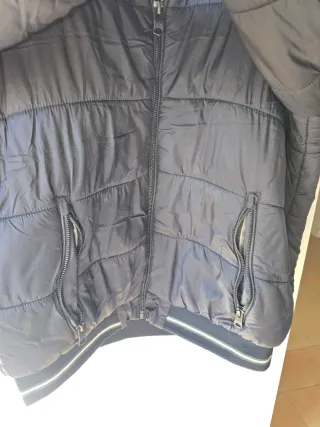 Chaqueta con capucha