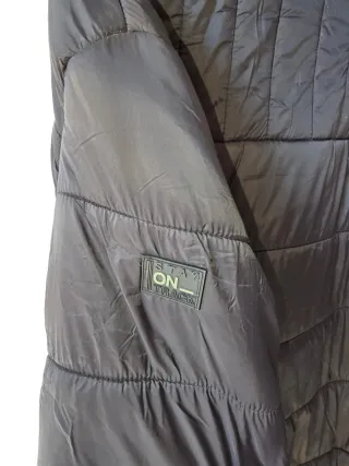 Chaqueta con capucha