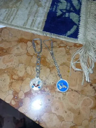 Portachiavi vintage con placchetta argento e smalt