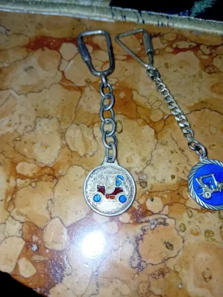 Portachiavi vintage con placchetta argento e smalt