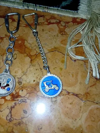 Portachiavi vintage con placchetta argento e smalt