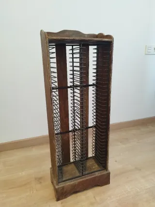Torre Rústica CDs Madera y Metal