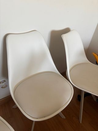 Cuatro sillas  estilo nordico