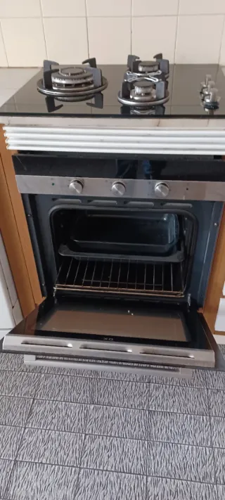 Placa de gas .Calentador Vaillant.Horno. Lavadora