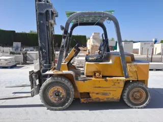 Carretilla Caterpillar V50