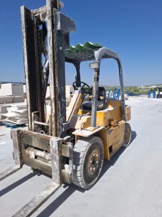 Carretilla Caterpillar V50