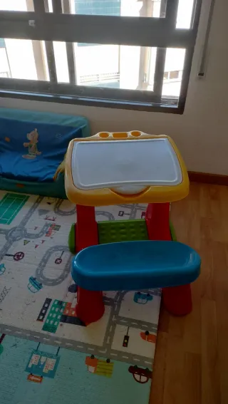 Mesa escritorio infantil con asiento