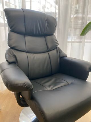 Sillón Jysk Negro con Reposapiés