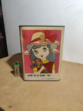 Antigua caja de lata asiática