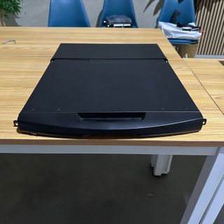 19 Console KVM LCD VGA a 16 porte