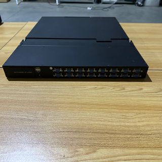 19 Console KVM LCD VGA a 16 porte