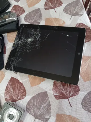 Oggetti vintage telefonini Tom Tom radio cassetta