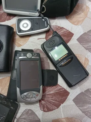 Oggetti vintage telefonini Tom Tom radio cassetta