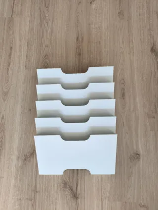 Revistero de metal blanco