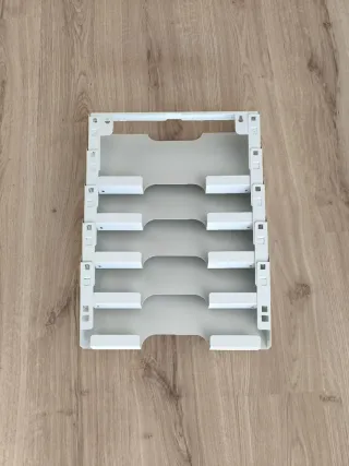 Revistero de metal blanco