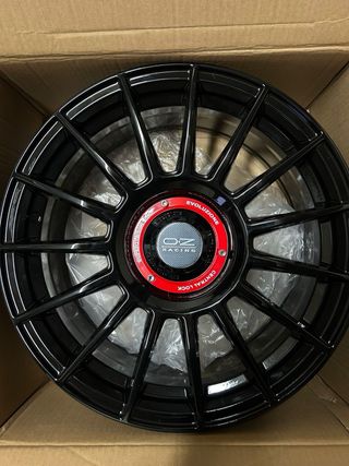 Llantas tipo OZ Superturismo LM Negro