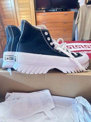 Zapatillas Converse Negras y Blancas