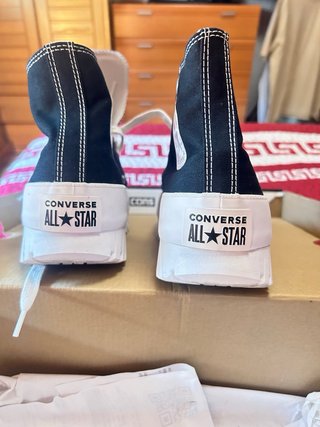 Zapatillas Converse Negras y Blancas