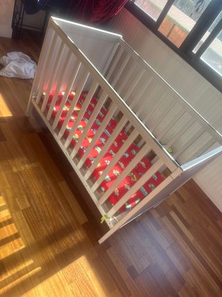 Cuna de bebé blanca