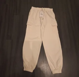 Pantalón cargo Bershka beige talla XS