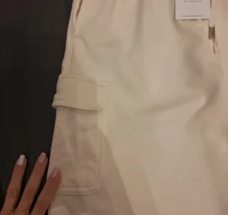 Pantalón cargo Bershka beige talla XS