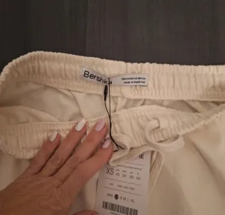 Pantalón cargo Bershka beige talla XS