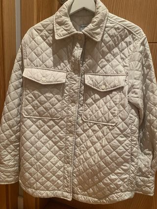 Chaqueta acolchada Bershka blanca mujer
