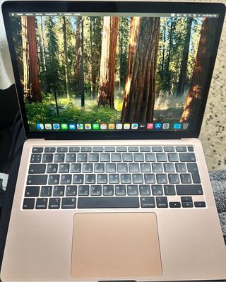 MacBook Air 13 2020 Intel Core i3 8GB RAM Negociab