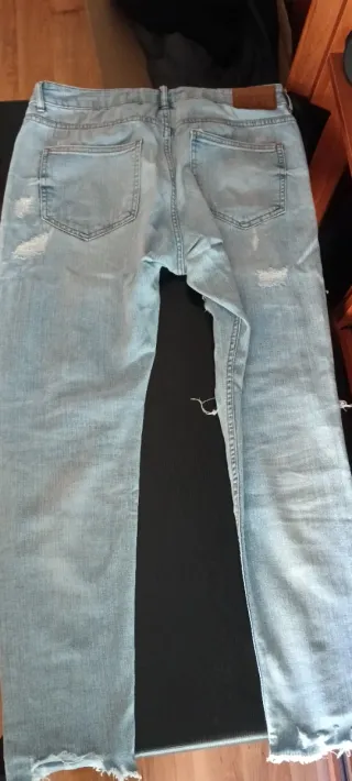 Pantalones vaqueros desgastados azules