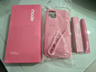 Cover iPhone Rhode e balsamo labial