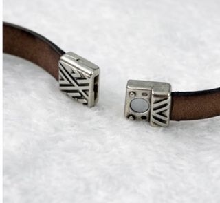 Pulsera hombre cuero y baño plata 19 cm