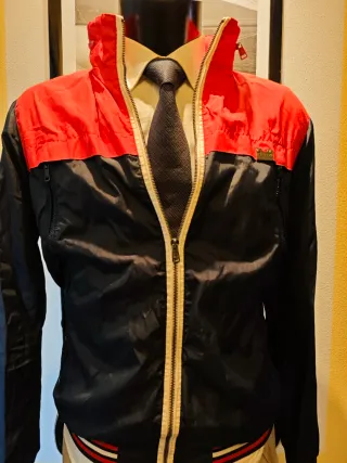 Chaqueta bomber Pull&Bear roja y negra