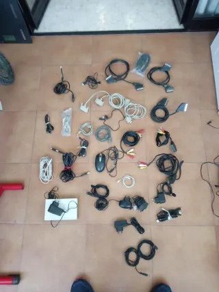 Lote de cables. USB, cargadores, av-vga, av-av...