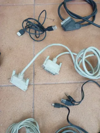 Lote de cables. USB, cargadores, av-vga, av-av...