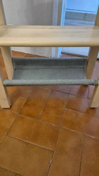 Estantería de madera y tela