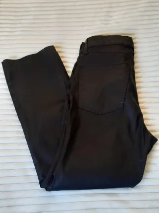 Pantalón efecto piel talla 38