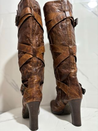 Stivali al ginocchio marroni con cinturini